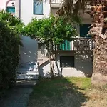 Alex House Garden Apartment